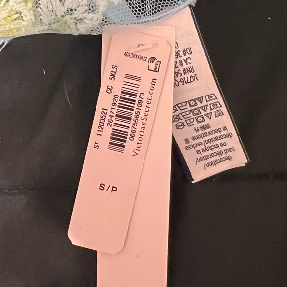 Victoria’s Secret Floral Teddy NWT - Picture 3 of 3